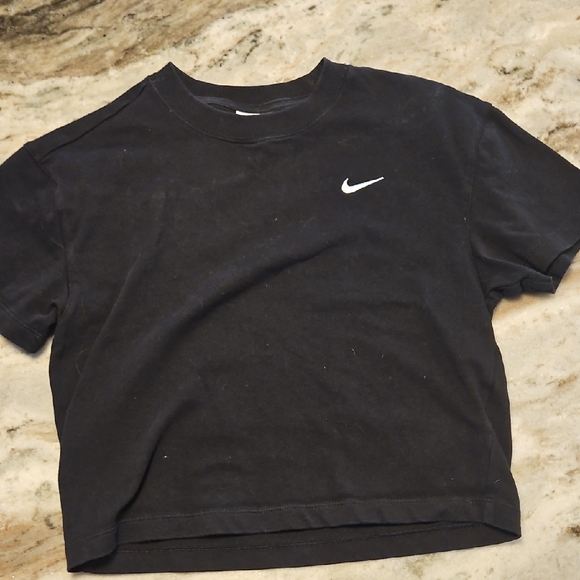 Nike Essential Black Tee - Picture 1 of 3